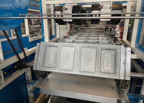 Geschirr, welches die automatische Blasen-Maschine bearbeitet die multi Verdrängung der Schicht-Co komplett in einem Schritt bildet